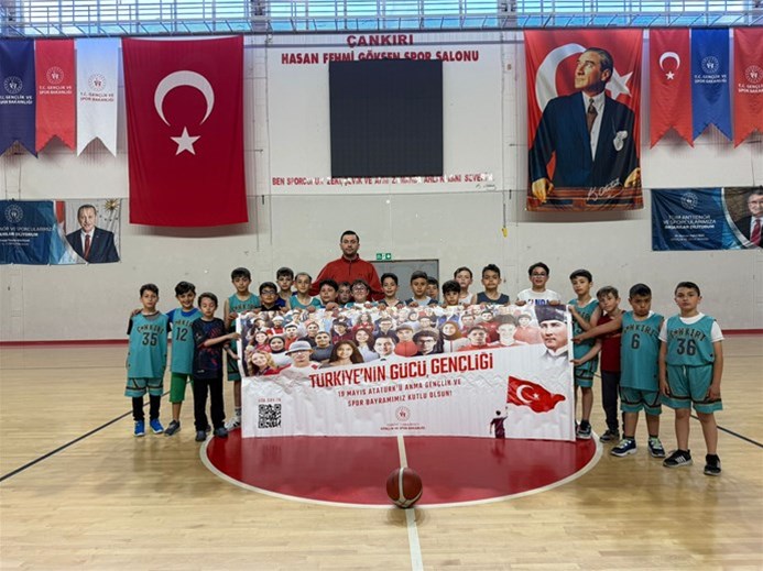 19 Mayıs Atatürk'ü Anma, Gençlik ve Spor Bayramı "Gençlik Haftası" etkinlikleri kapsamında Basketbol müsabakası gerçekleştirildi.