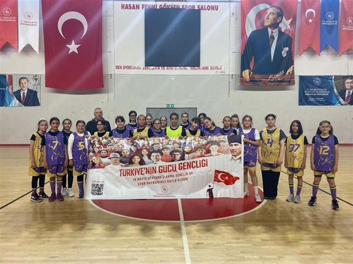 19 Mayıs Atatürk'ü Anma, Gençlik ve Spor Bayramı "Gençlik Haftası" etkinlikleri kapsamında Basketbol müsabakası yapıldı.