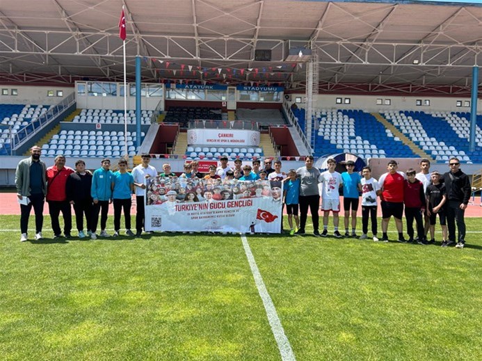 19 Mayıs Atatürk'ü Anma, Gençlik ve Spor Bayramı "Gençlik Haftası" etkinlikleri kapsamında Atatürk Stadyumu'nda Atletizm yarışları yapıldı.