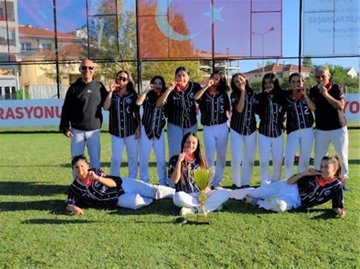 Ankara Çubuk'ta düzenlenen U15 Softbol Türkiye Şampiyonası'nda, Çankırı Şehit Yahya Coşkuner Ortaokulu Spor Kulübü Türkiye Şampiyonu oldu.