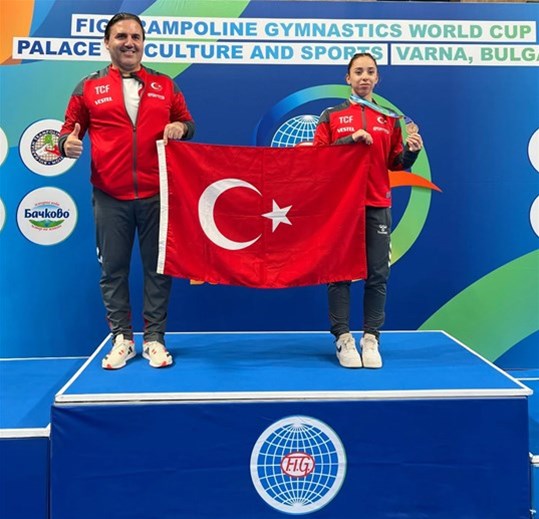 Bulgaristan’da düzenlenen Uluslararası Trampolin Turnuvası’nda sporcumuz Ada Kanat, 15/16 yaş ferdi kategorisinde 3.cü oldu.